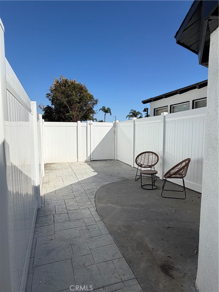 5061 Warner Avenue D Property Photo 9