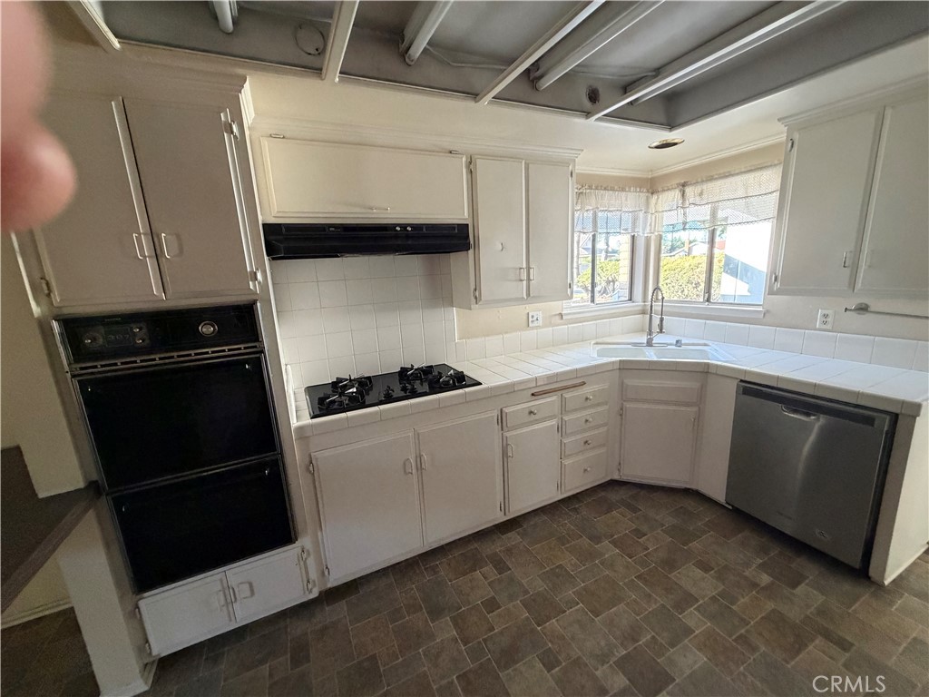 2637 N Fernside Property Photo 9