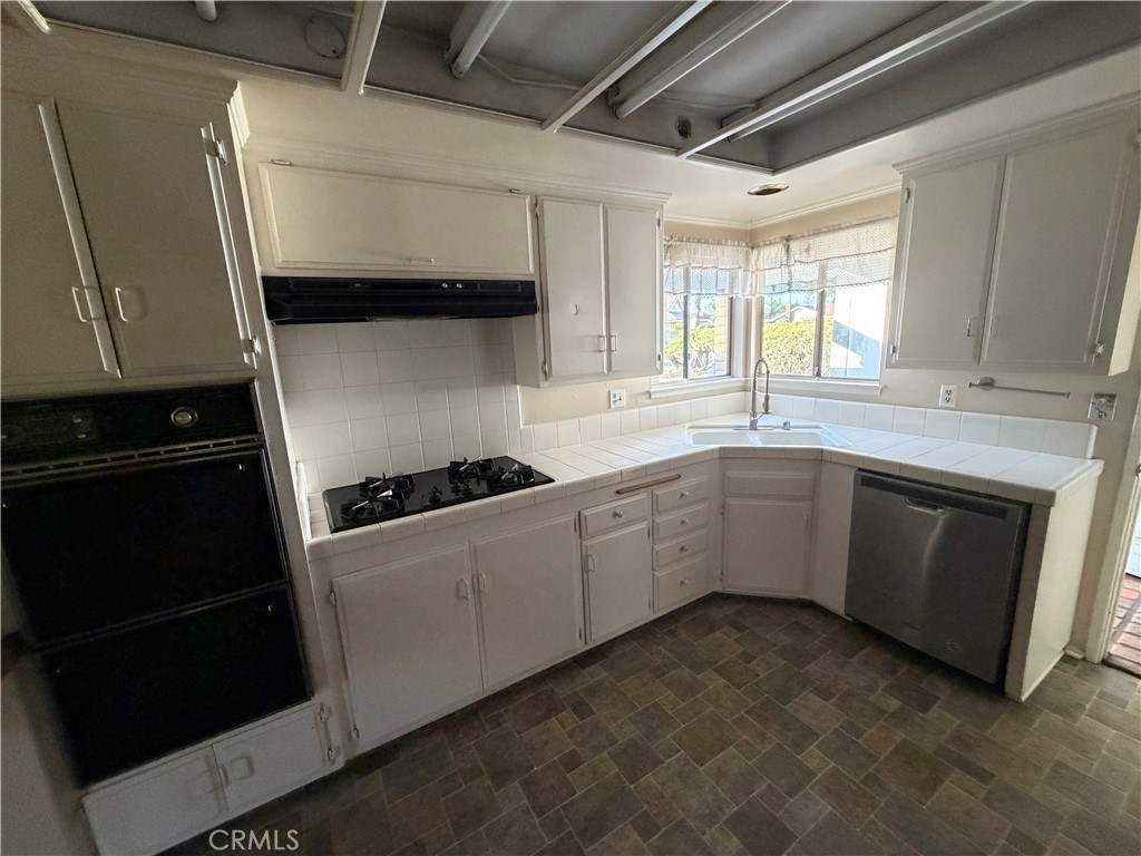 2637 N Fernside Property Photo 10