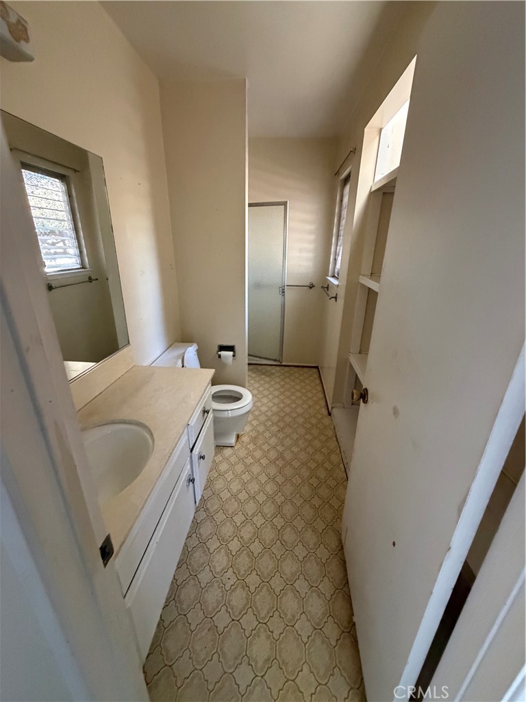 2637 N Fernside Property Photo 18