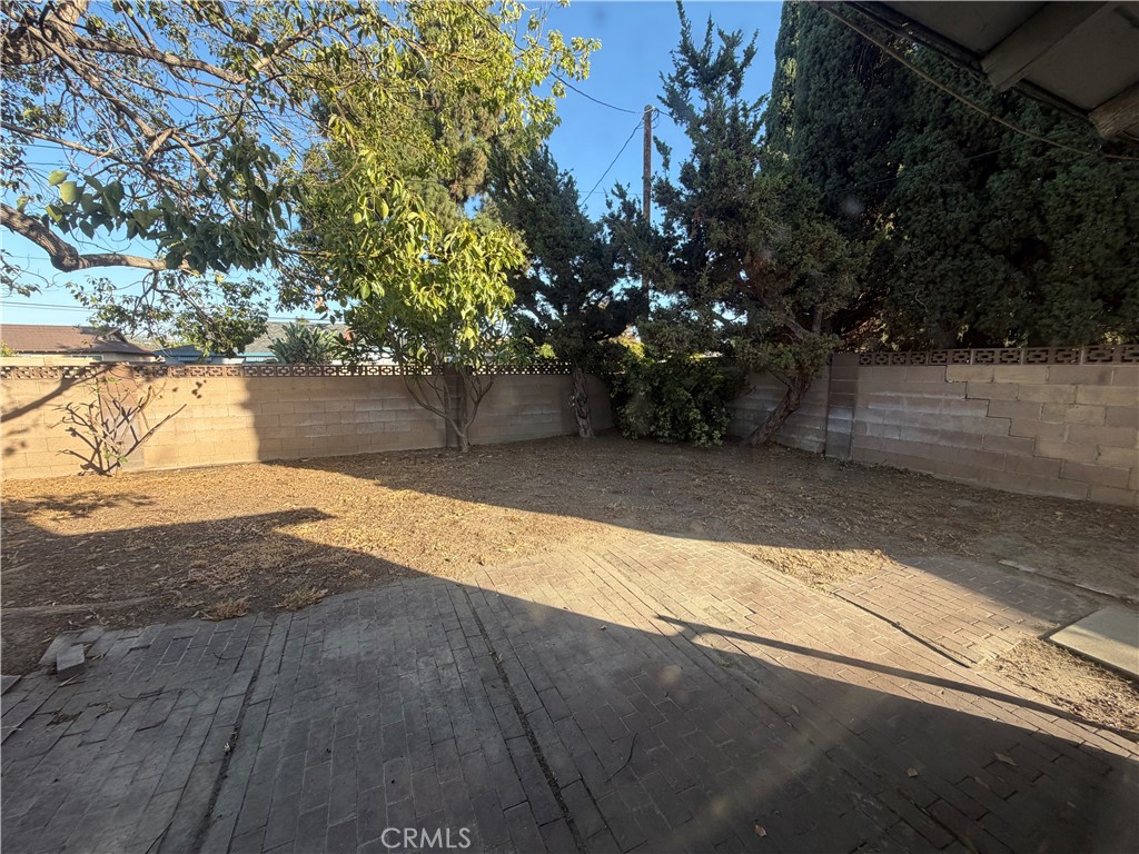 2637 N Fernside Property Photo 29