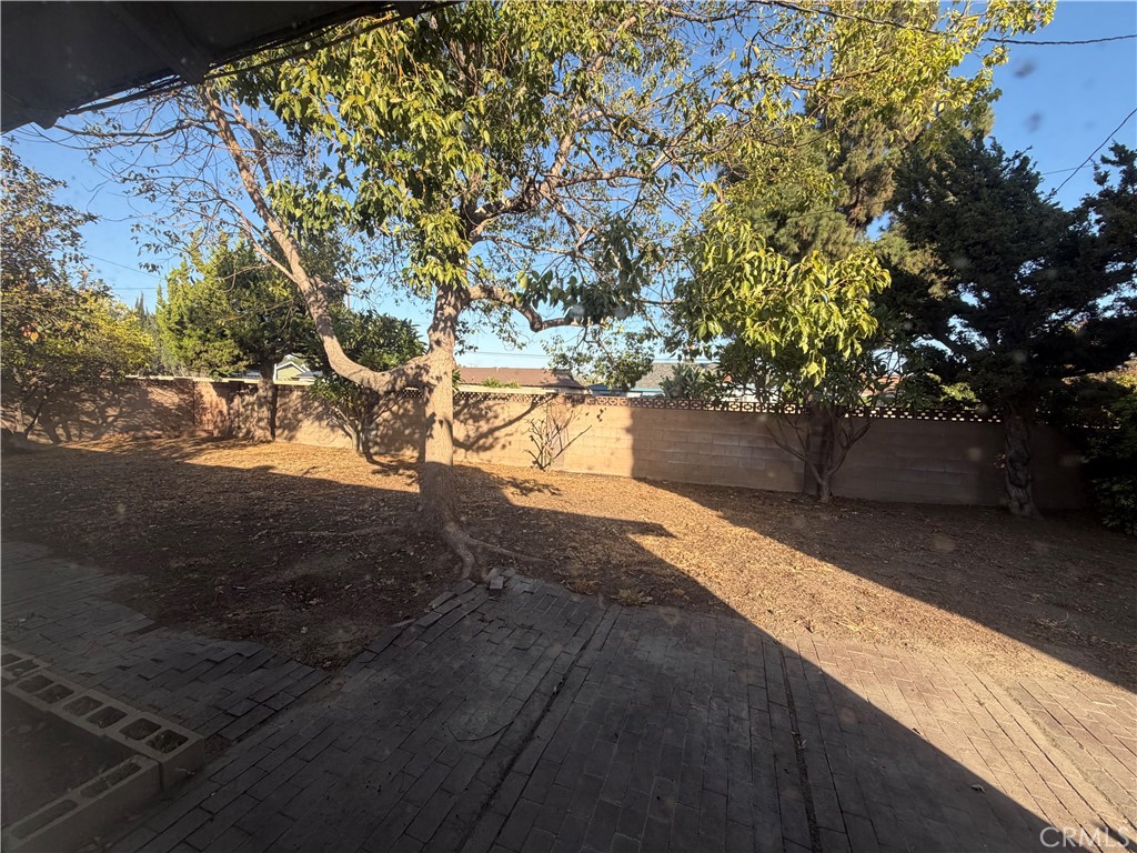 2637 N Fernside Property Photo 30