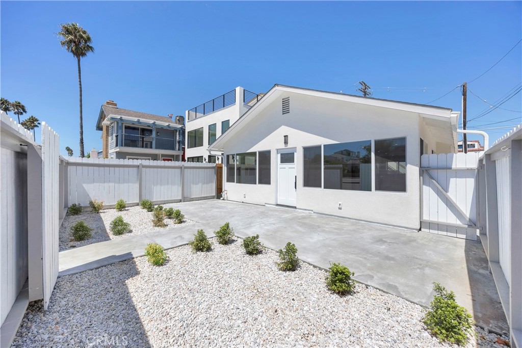 806 W Balboa Boulevard Front Property Photo 4