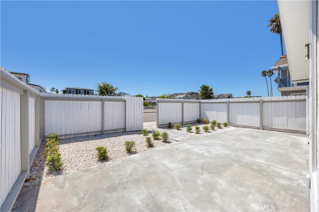 806 W Balboa Boulevard Front Property Photo 5