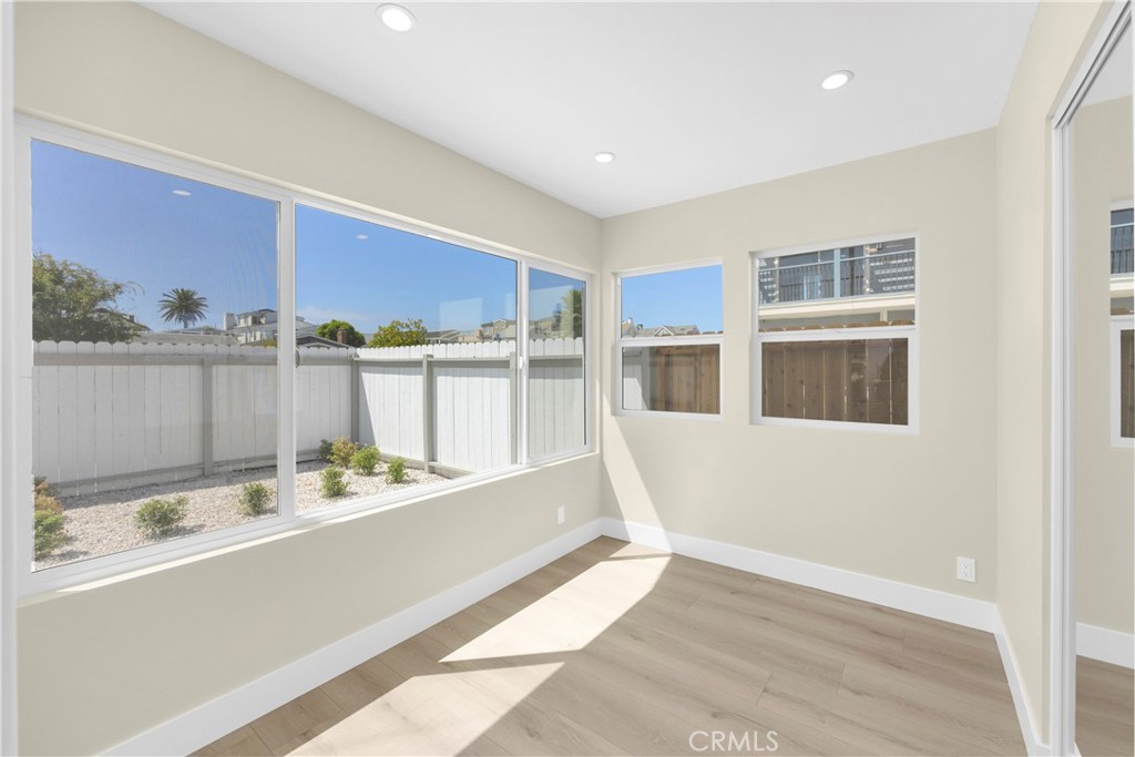 806 W Balboa Boulevard Front Property Photo 22
