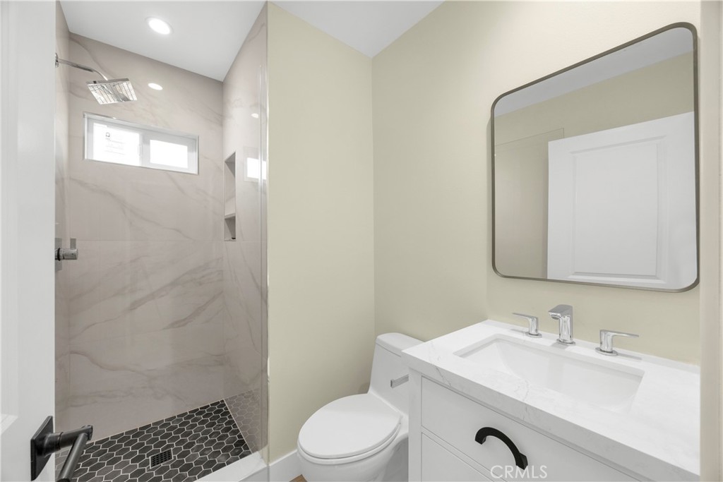 806 W Balboa Boulevard Front Property Photo 24