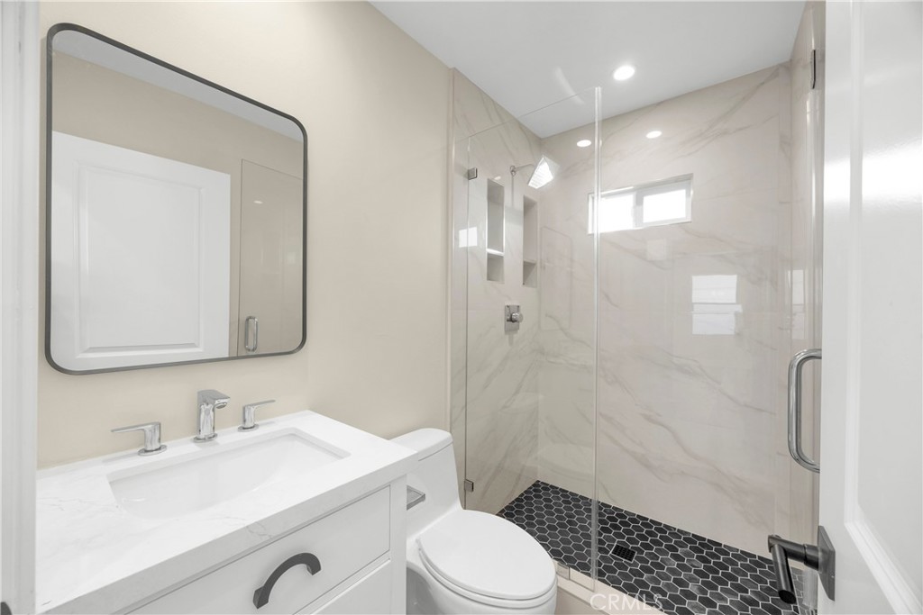 806 W Balboa Boulevard Front Property Photo 25