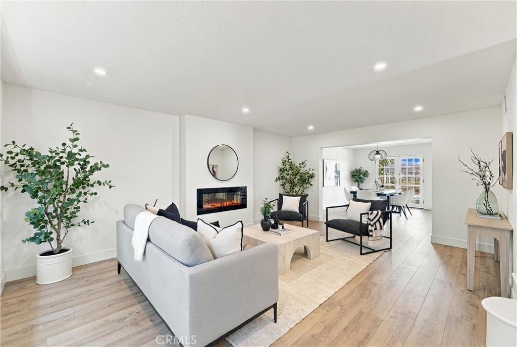 22942 Arija Property Photo 4