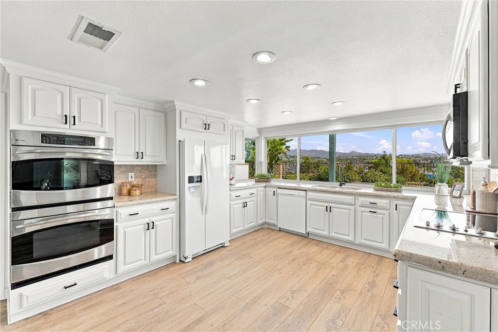 22942 Arija Property Photo 10