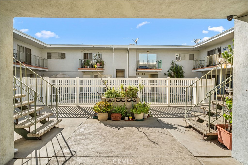 127 N Eucalyptus Avenue 4 Property Photo 32