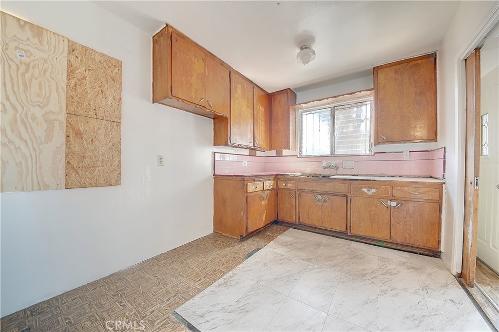364 W Ofarrell Street Property Photo 10