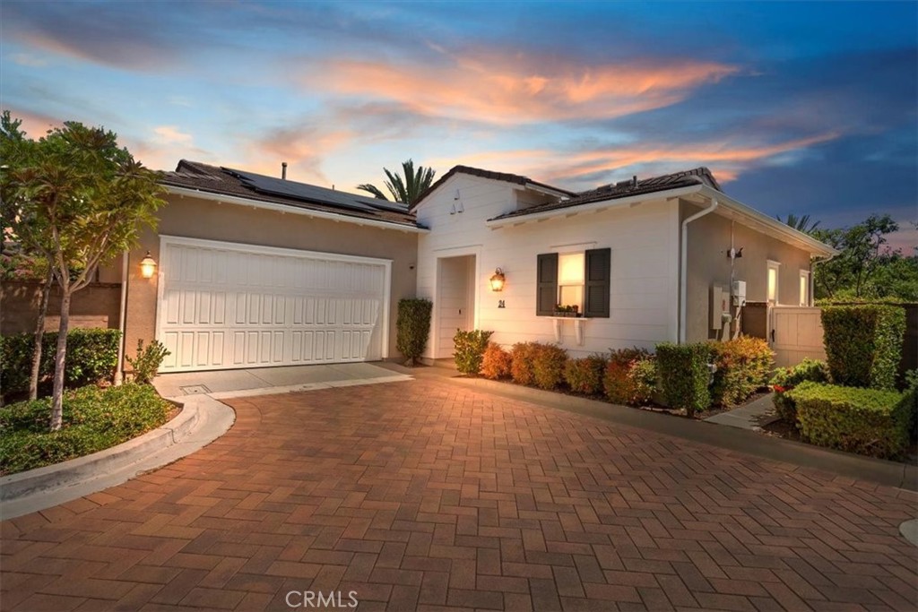24 Buscar Property Photo 1