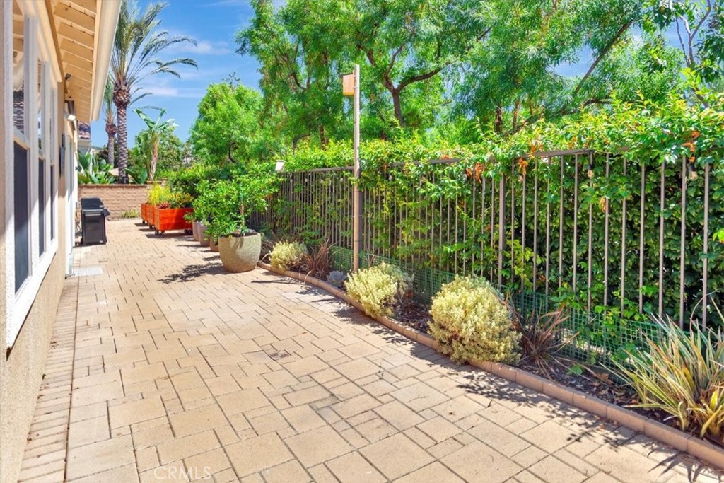 24 Buscar Property Photo 18
