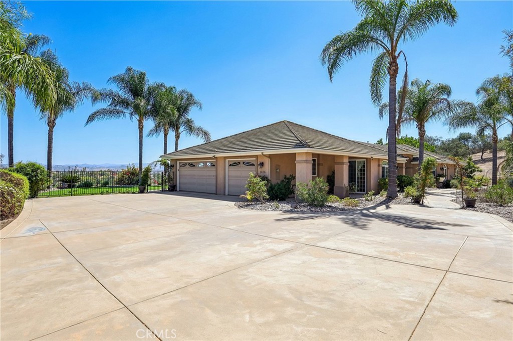 3676 Alta Vista Property Photo 2