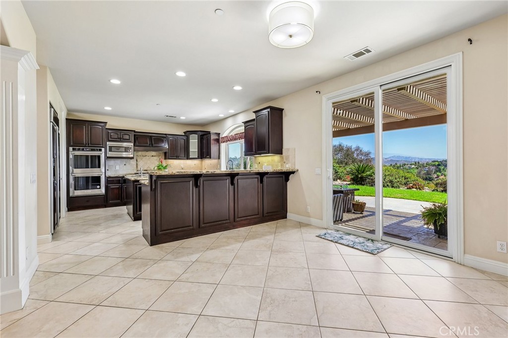 3676 Alta Vista Property Photo 13