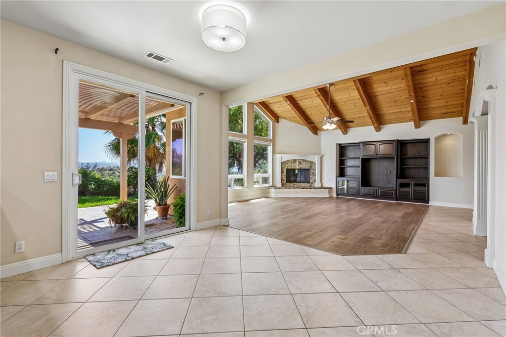 3676 Alta Vista Property Photo 14