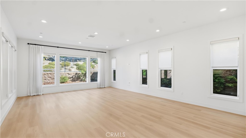 12000 Mirabel Property Photo 4