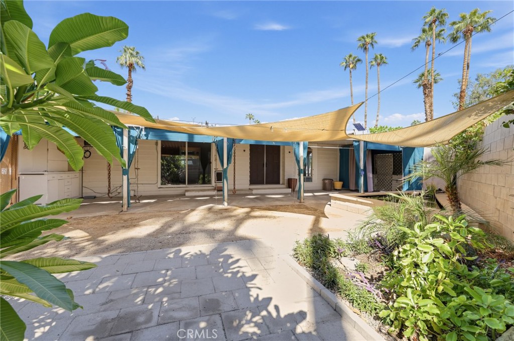 7 Club Circle Drive Property Photo 2