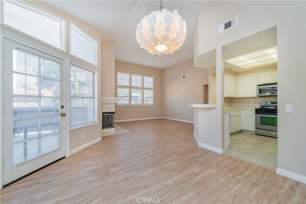 60 Magellan Aisle Property Photo 4