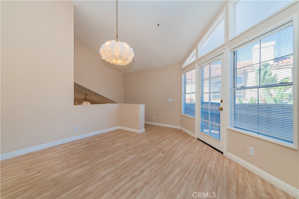 60 Magellan Aisle Property Photo 5