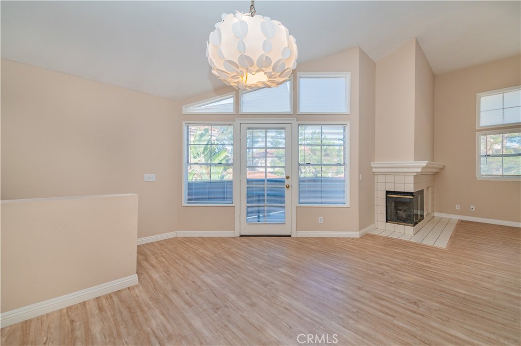 60 Magellan Aisle Property Photo 6