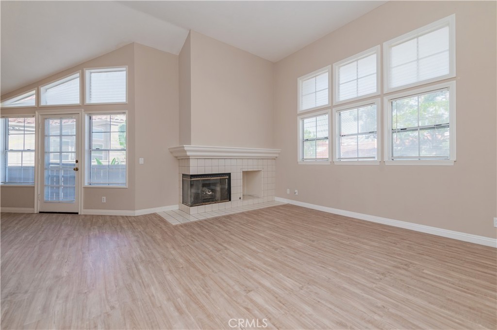 60 Magellan Aisle Property Photo 8