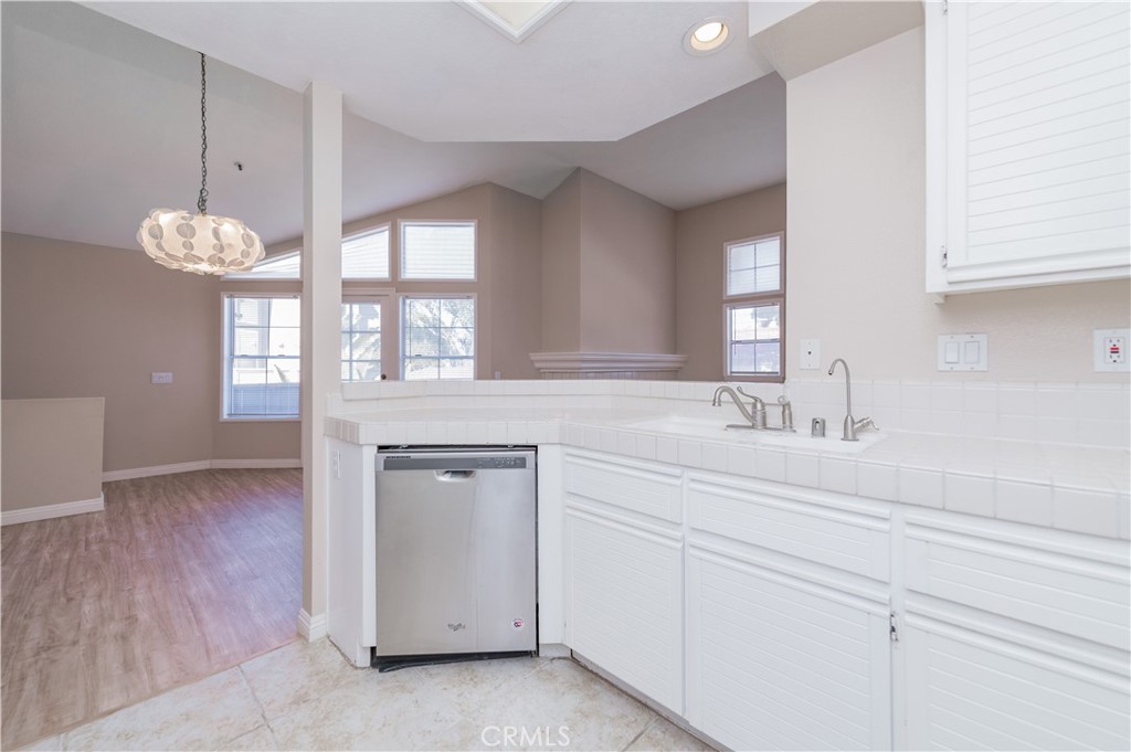60 Magellan Aisle Property Photo 11