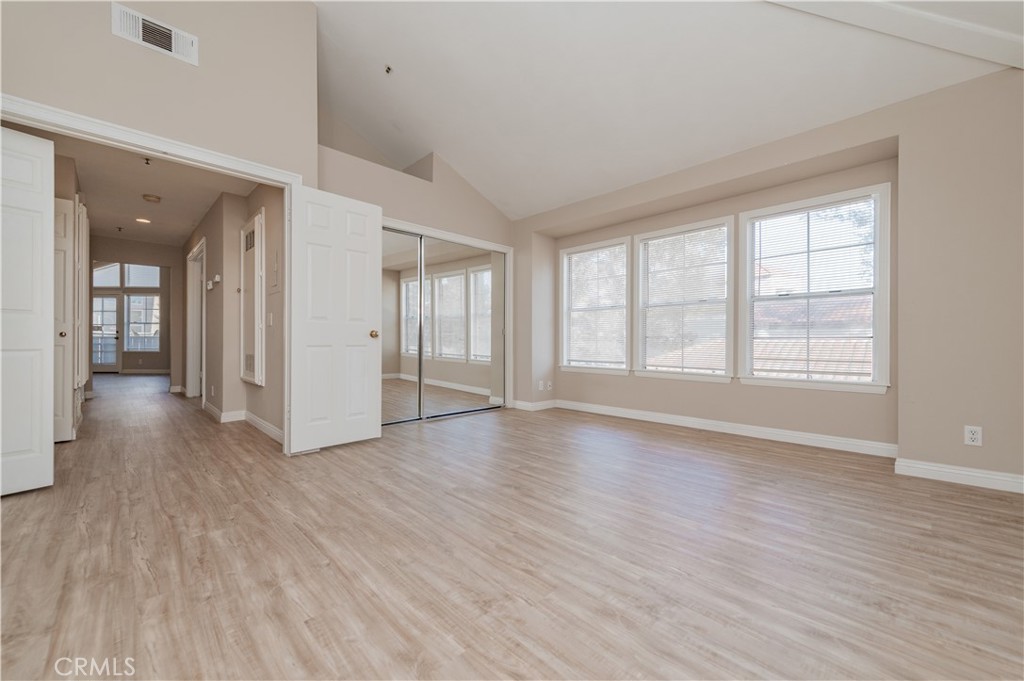 60 Magellan Aisle Property Photo 16