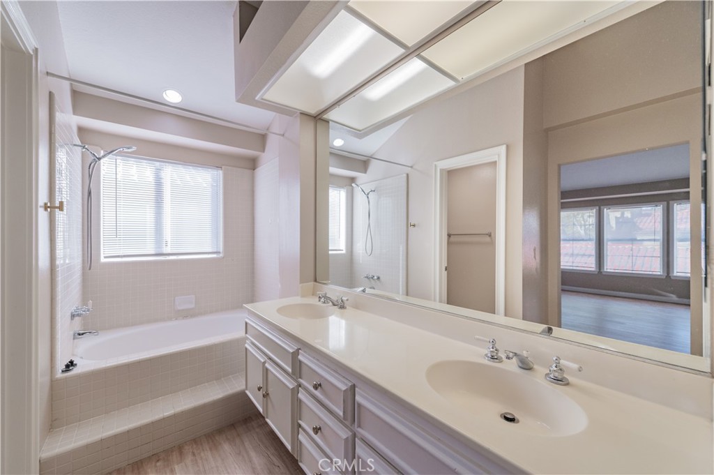 60 Magellan Aisle Property Photo 19