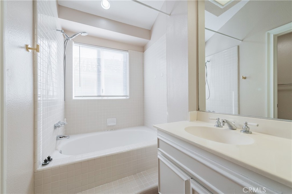 60 Magellan Aisle Property Photo 21