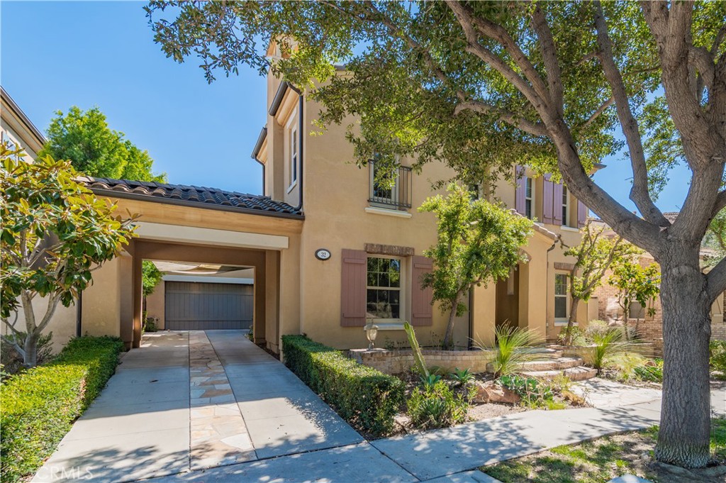 32 Grassland Property Photo 3