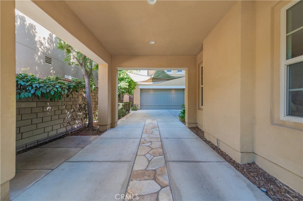 32 Grassland Property Photo 4
