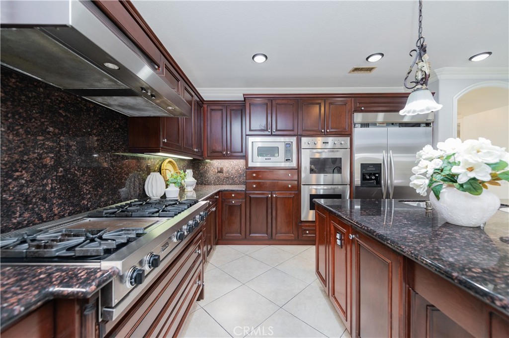 32 Grassland Property Photo 23