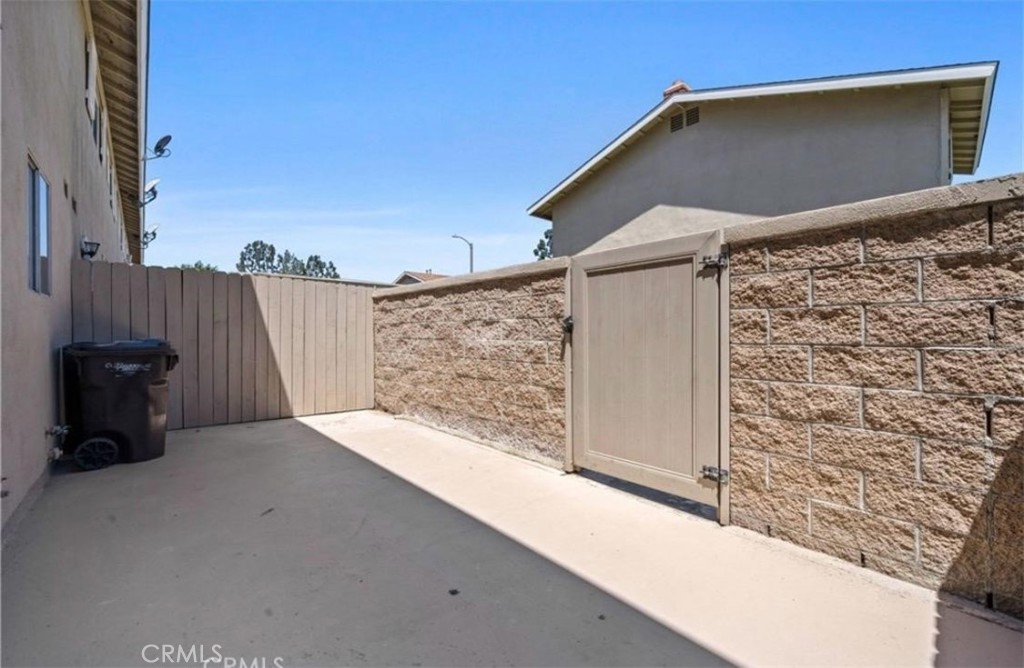 9867 Continental Property Photo 25