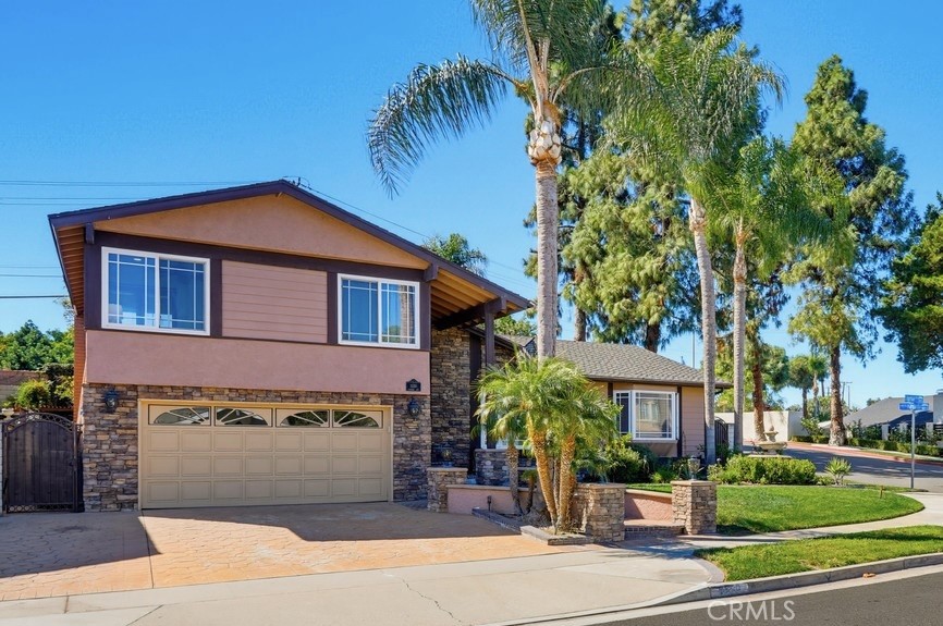 5550 E Edgemar Property Photo 1