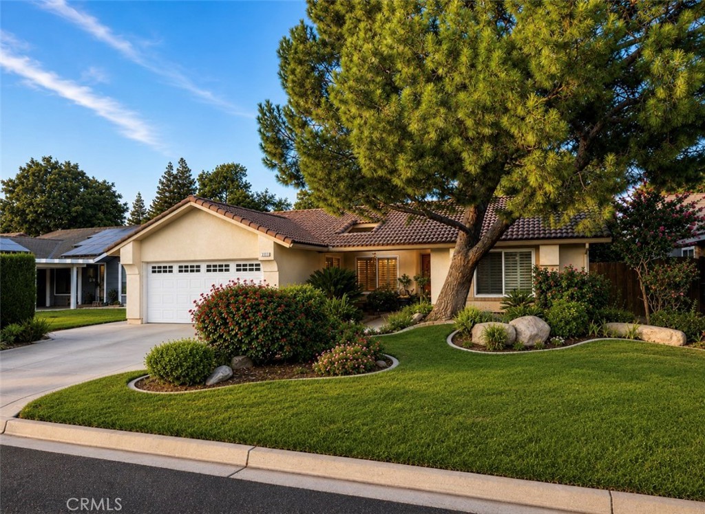 6358 N Forestiere Property Photo 1