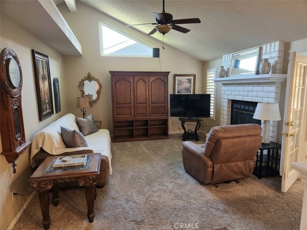 6358 N Forestiere Property Photo 7