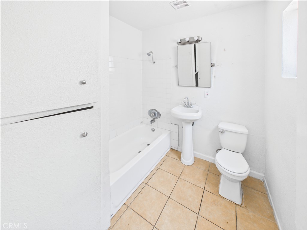 2312 Commonwealth Property Photo 17