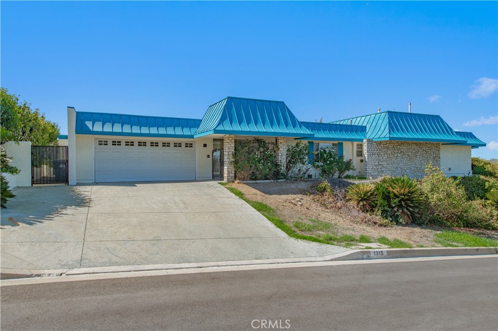 1315 S Golden Vista Drive Property Photo 2