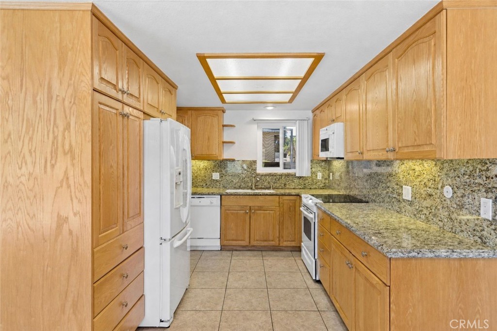 890 B Ronda Sevilla Property Photo 6