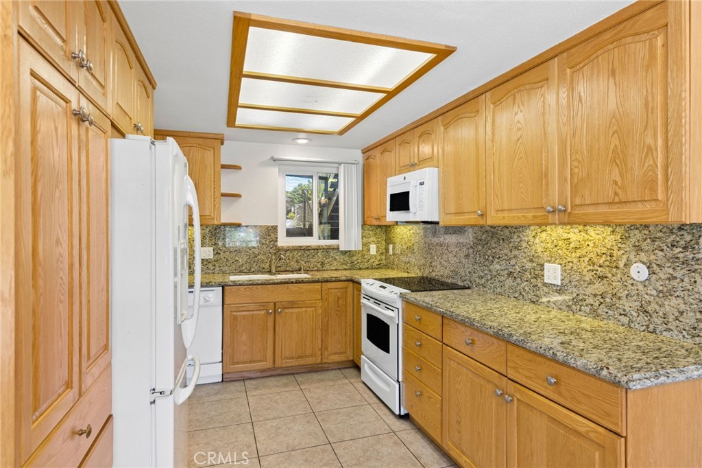 890 B Ronda Sevilla Property Photo 7