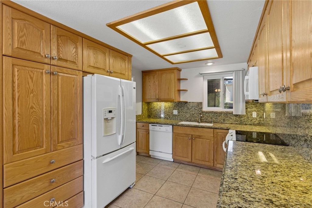 890 B Ronda Sevilla Property Photo 8