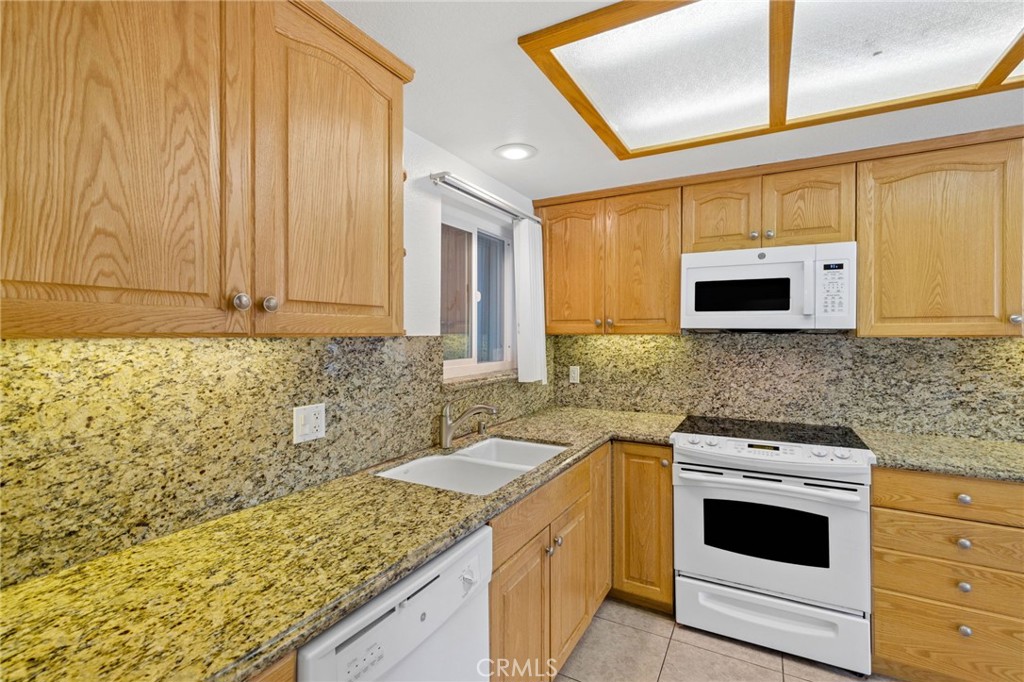890 B Ronda Sevilla Property Photo 9