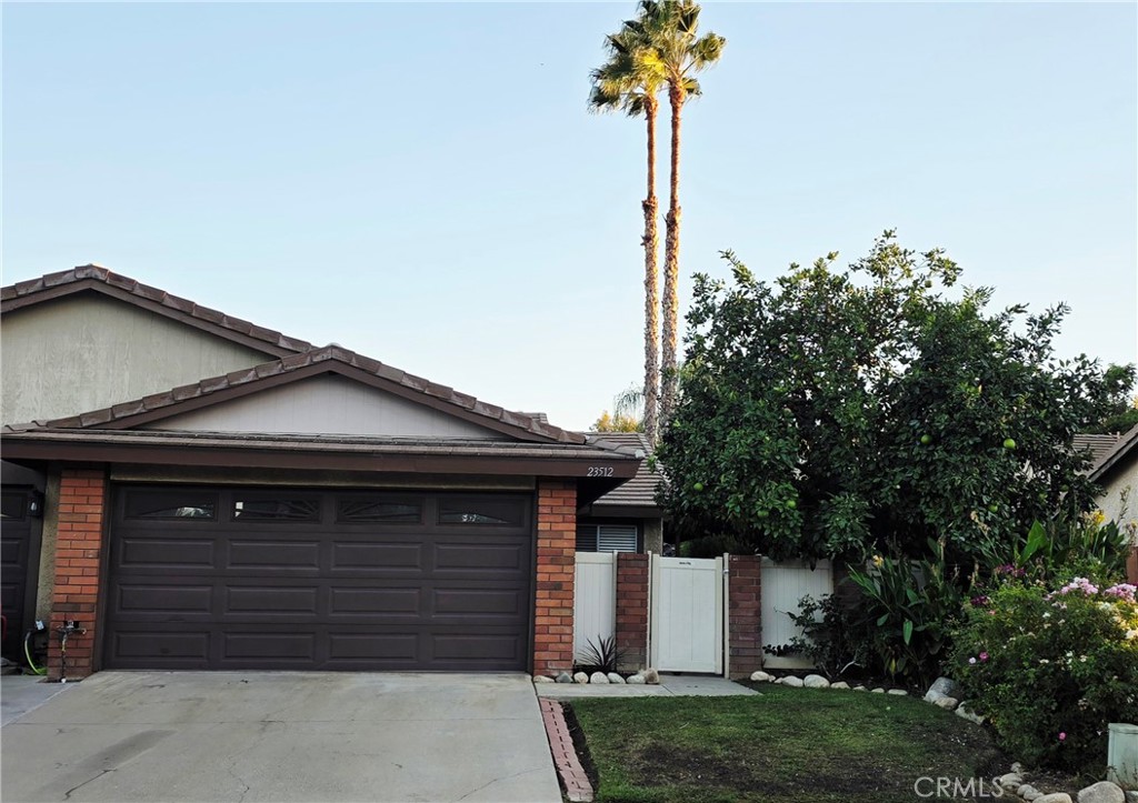 23512 Lampara Drive Property Photo 1