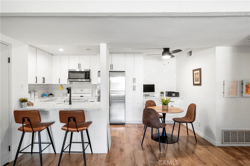 25712 Le Parc #22 Property Photo 1