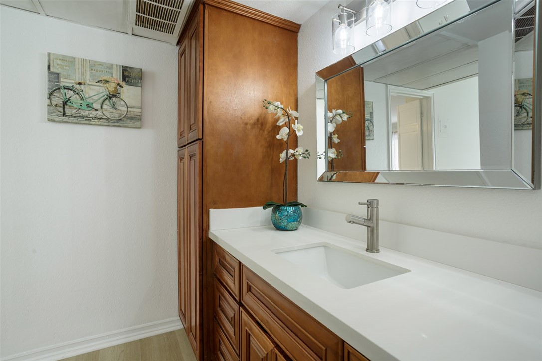 2815 S Fairview G Property Photo 14