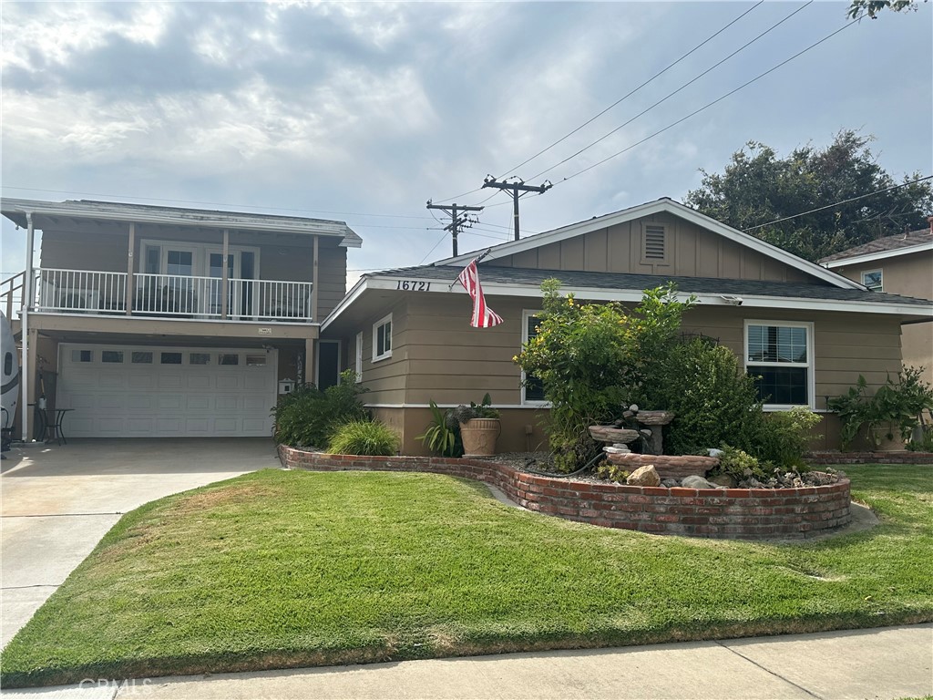 16721 Maple Property Photo 1