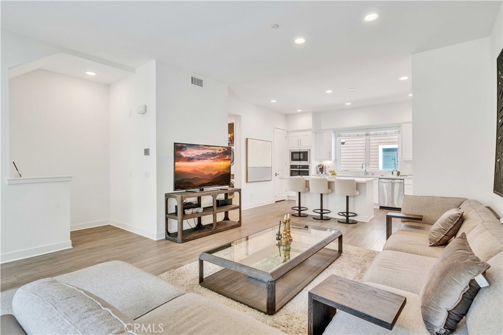 769 Doheny Property Photo 16