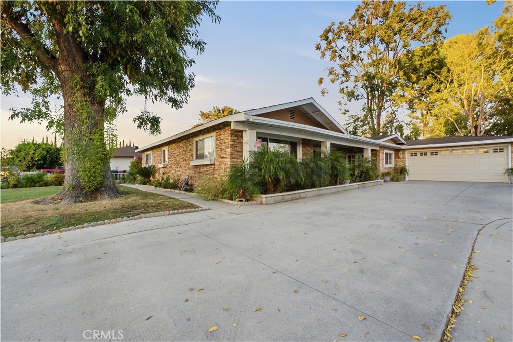 10292 Center Property Photo 2