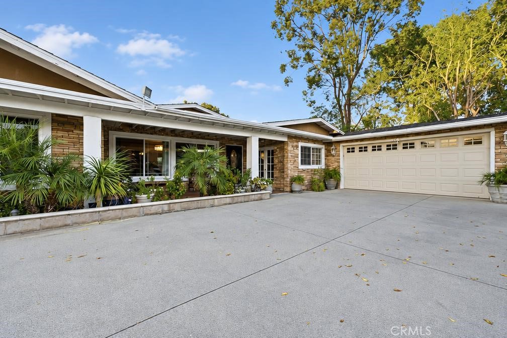 10292 Center Property Photo 3